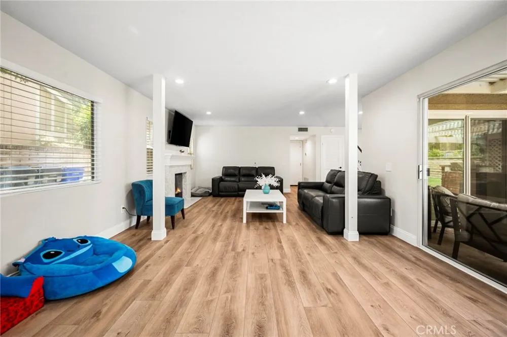 27184 Highlands Lane Valencia, CA 91354