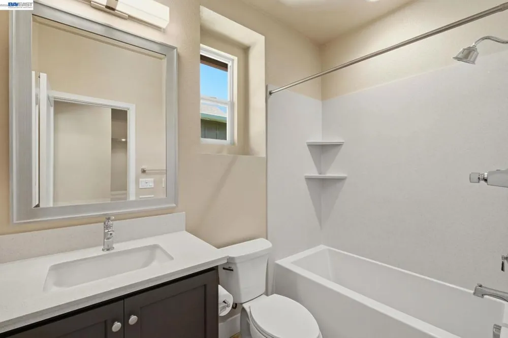 617 Sandalwood Dr #4 Livermore, CA 94551