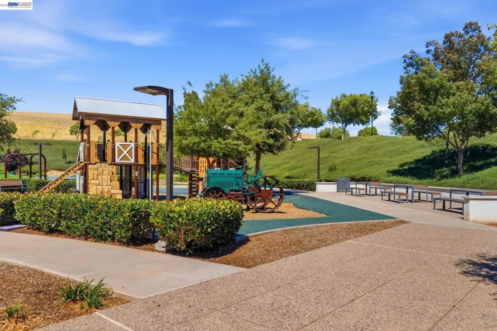 617 Sandalwood Dr #4 Livermore, CA 94551