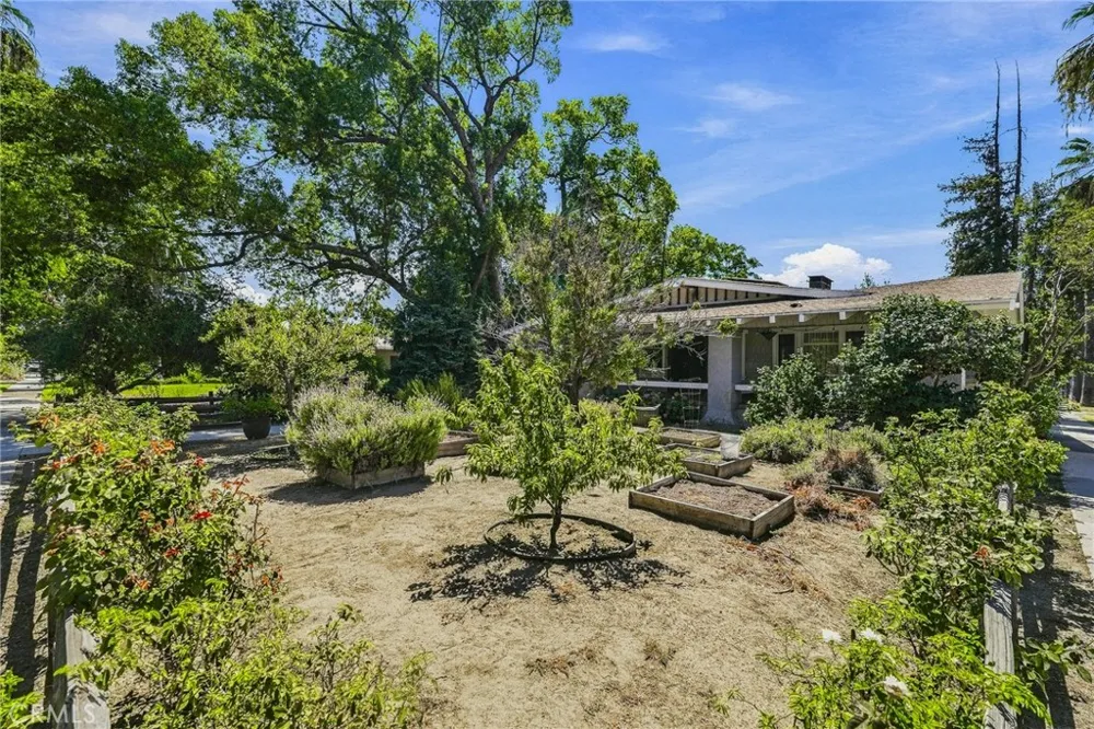 425 W E STREET Ontario, CA 91762