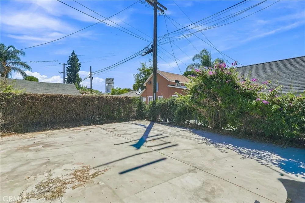 425 W E STREET Ontario, CA 91762