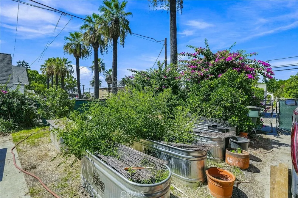 425 W E STREET Ontario, CA 91762