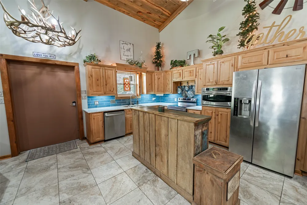 3383 NW CR 1030 Mount Vernon, TX 75457