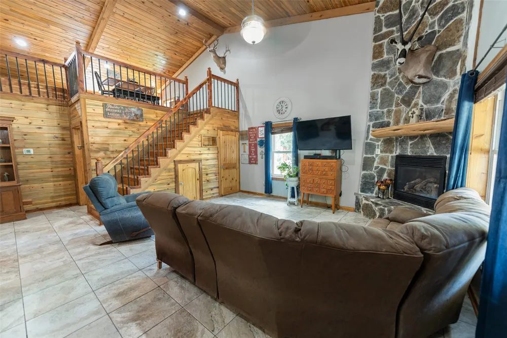 3383 NW CR 1030 Mount Vernon, TX 75457