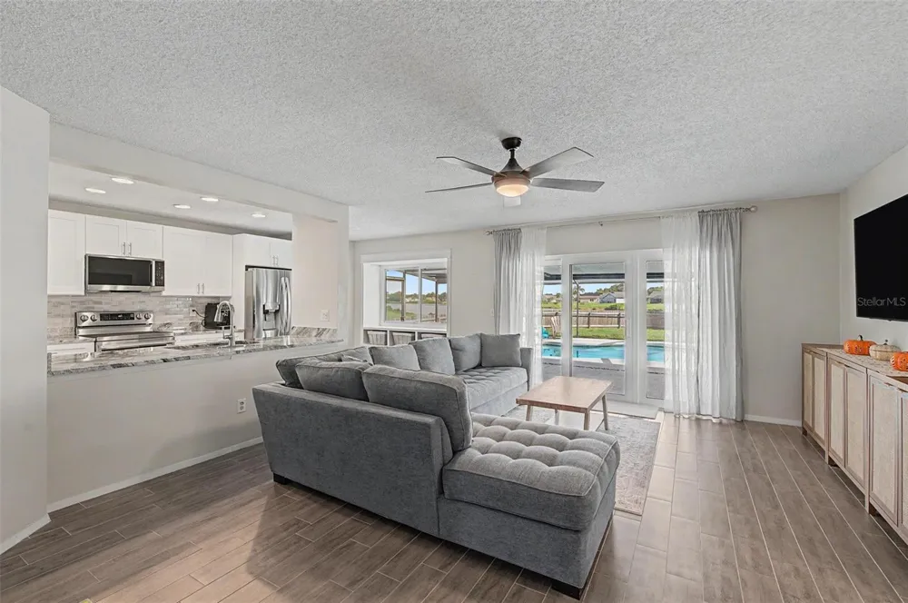 1917 REDBRIDGE DRIVE Brandon, FL 33511