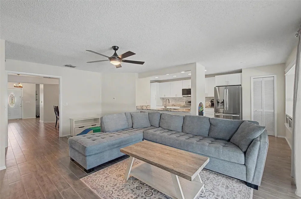 1917 REDBRIDGE DRIVE Brandon, FL 33511