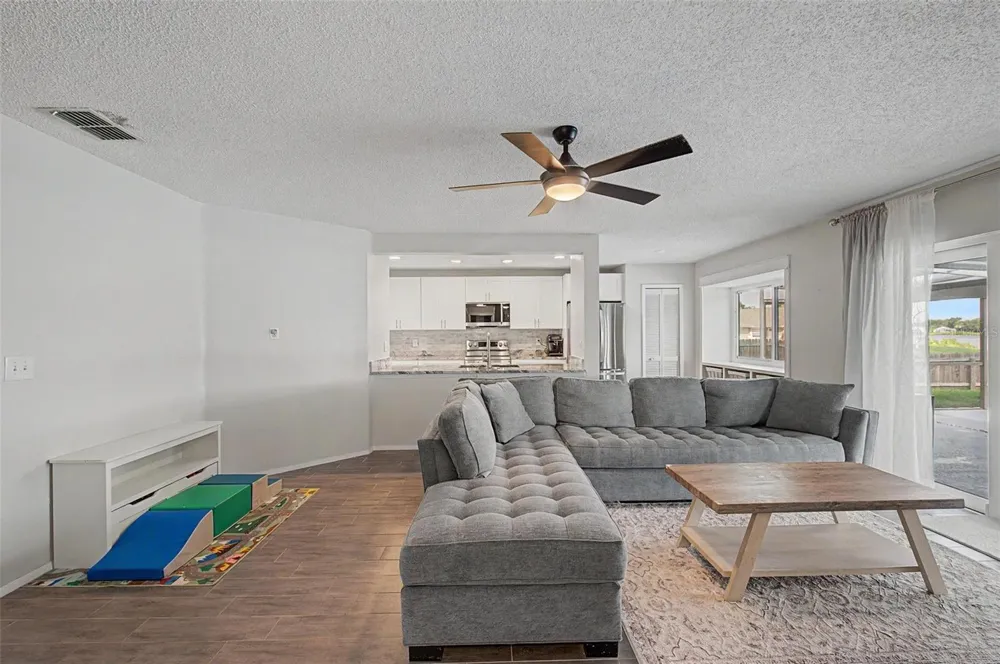 1917 REDBRIDGE DRIVE Brandon, FL 33511
