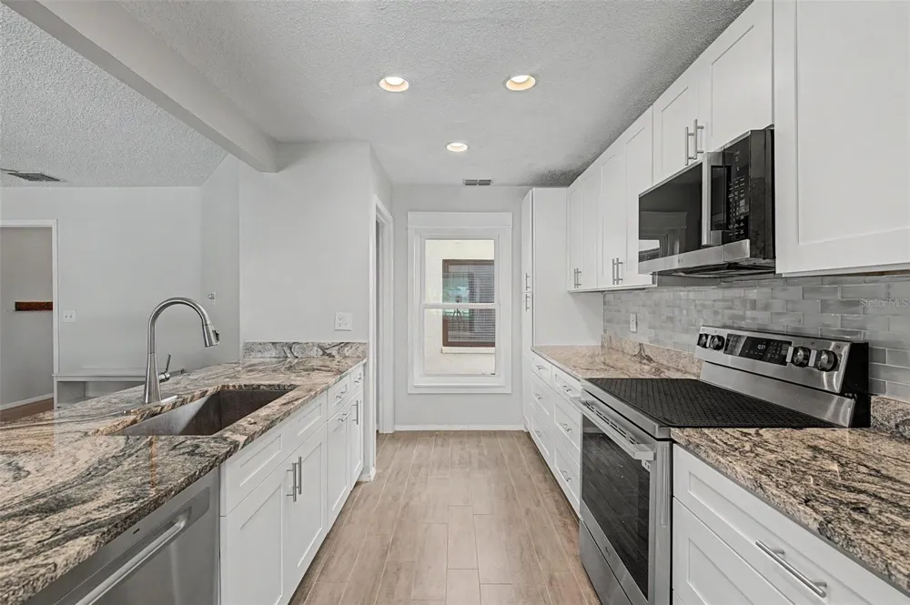 1917 REDBRIDGE DRIVE Brandon, FL 33511