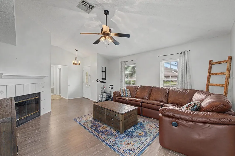 1917 REDBRIDGE DRIVE Brandon, FL 33511