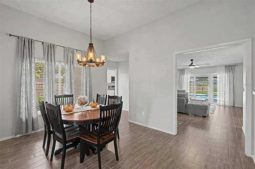 1917 REDBRIDGE DRIVE Brandon, FL 33511