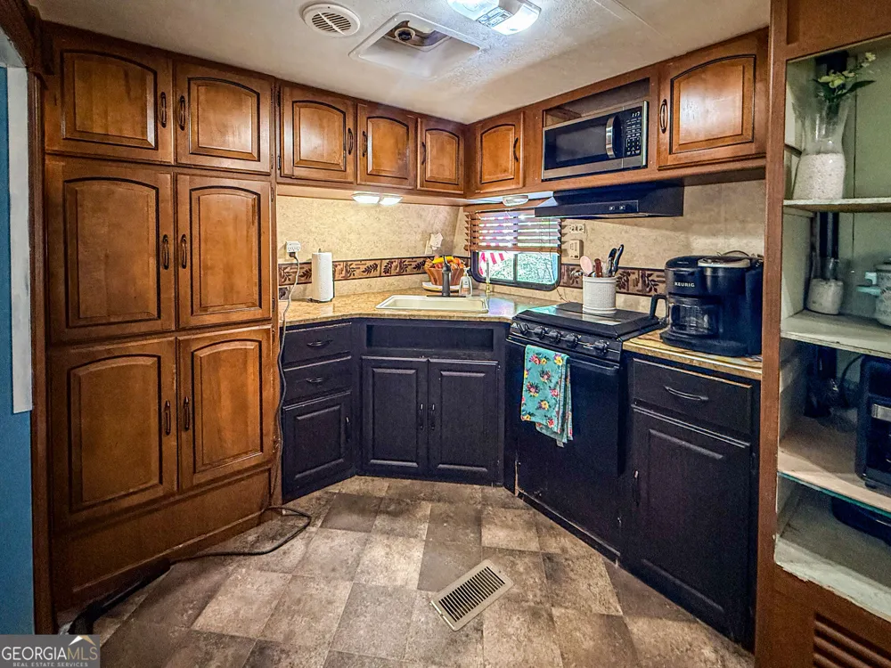 158 Canyon Pass DR Cleveland, GA 30528