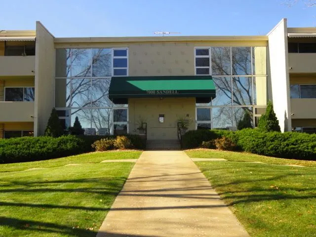 7000 Sandell Avenue #14 Edina, MN 55435