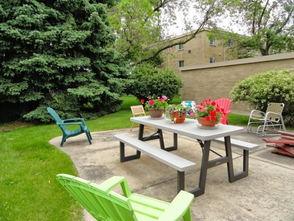 7000 Sandell Avenue #14 Edina, MN 55435