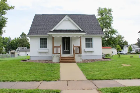 136 2nd Street SE