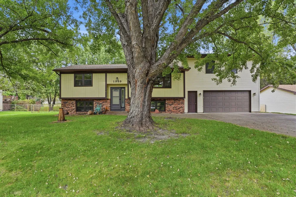 1939 168th Avenue NE Ham Lake, MN 55304