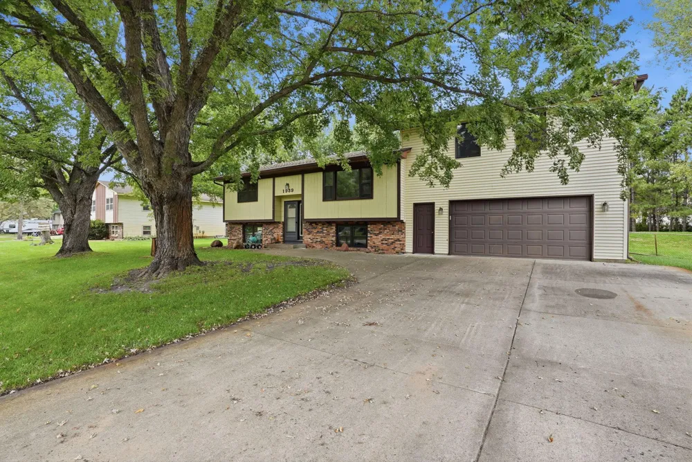 1939 168th Avenue NE Ham Lake, MN 55304
