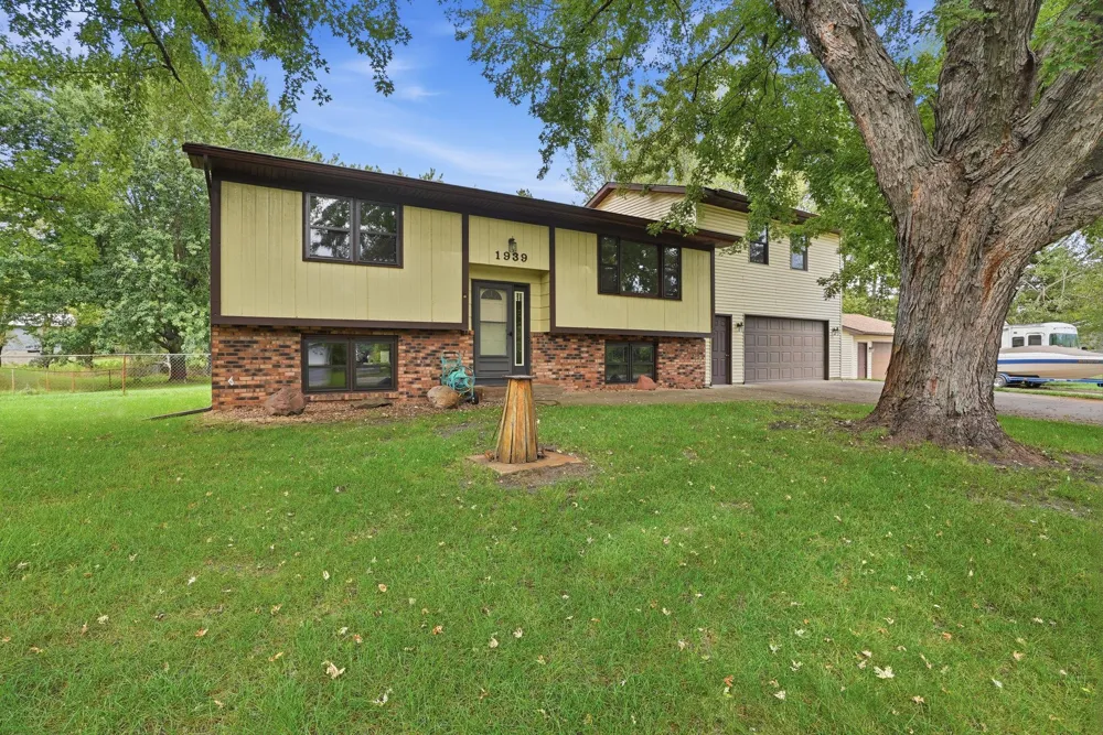 1939 168th Avenue NE Ham Lake, MN 55304