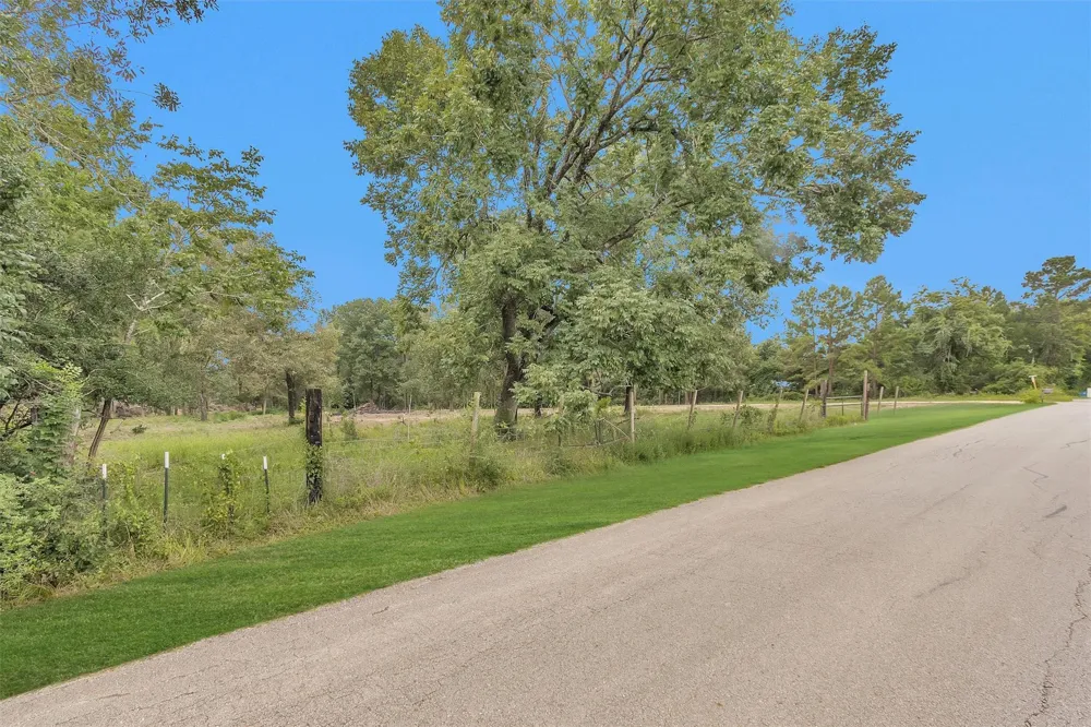 2 Womack Cemetery Road Montgomery, TX 77316