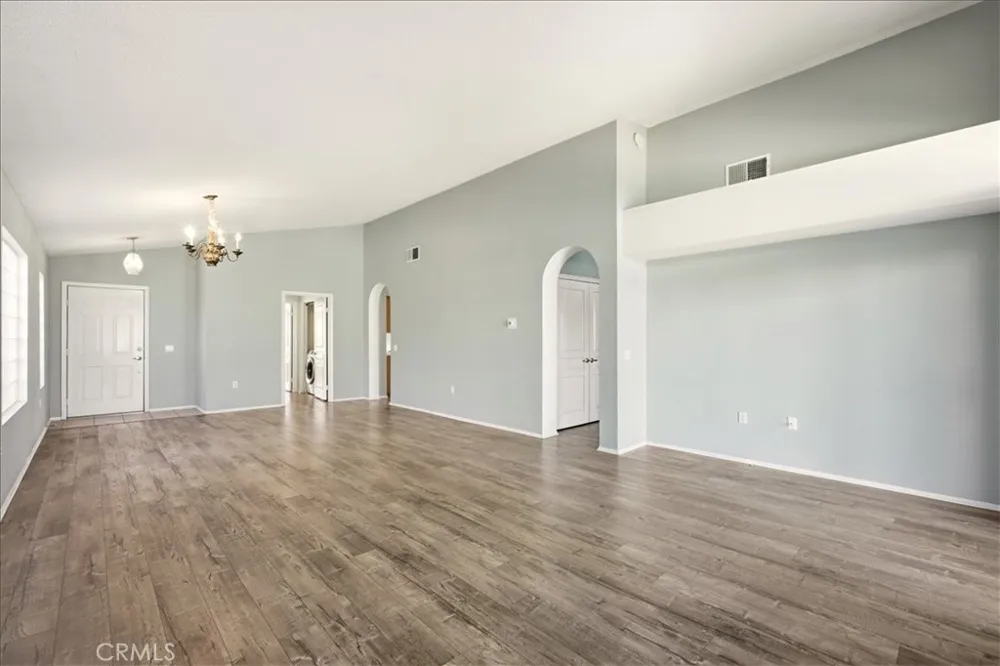 19146 Oak Apple Valley, CA 92308