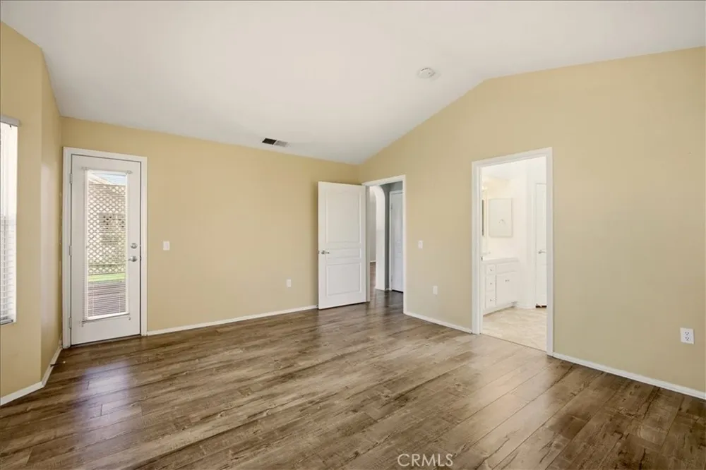 19146 Oak Apple Valley, CA 92308
