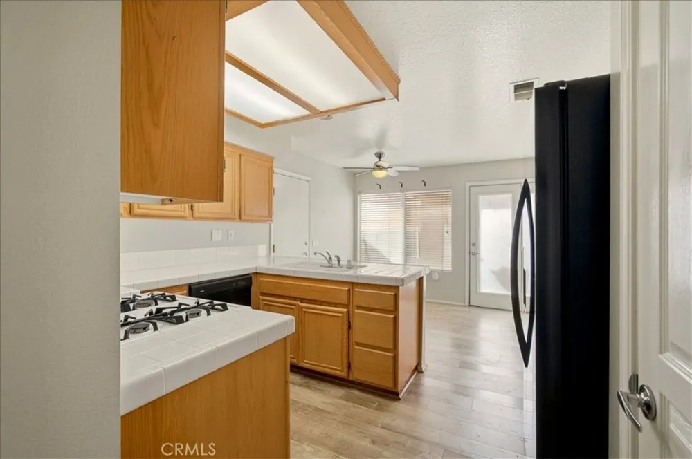 19146 Oak Apple Valley, CA 92308