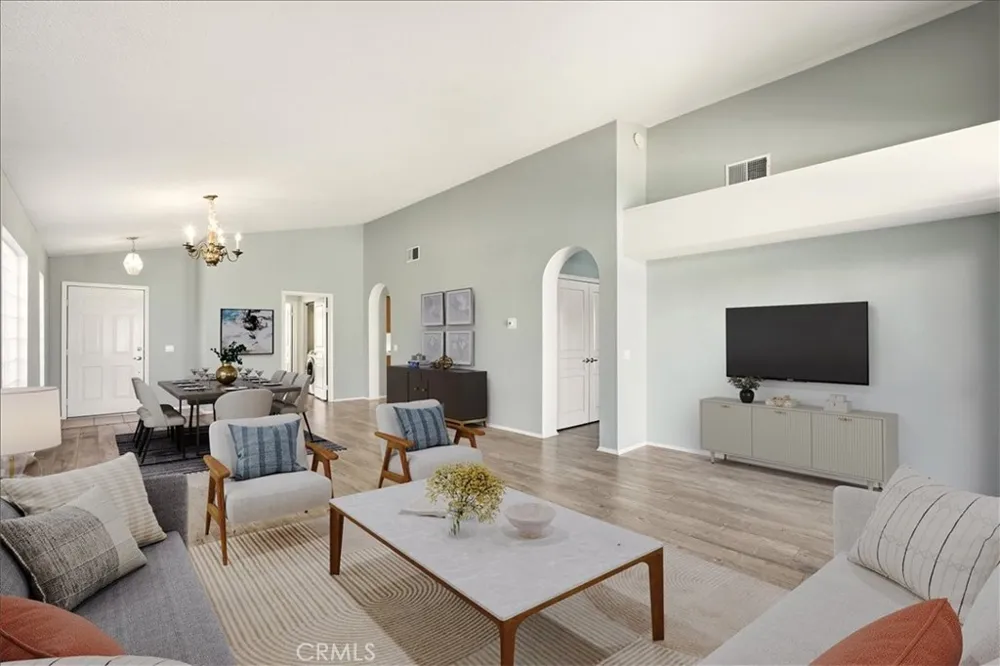 19146 Oak Apple Valley, CA 92308