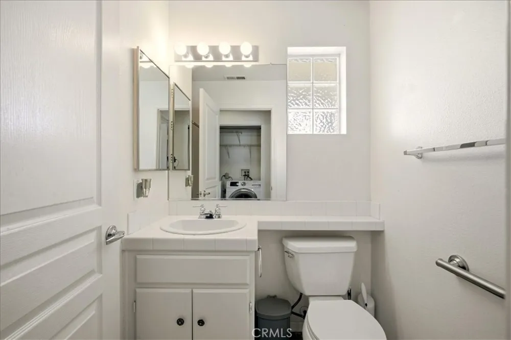 19146 Oak Apple Valley, CA 92308