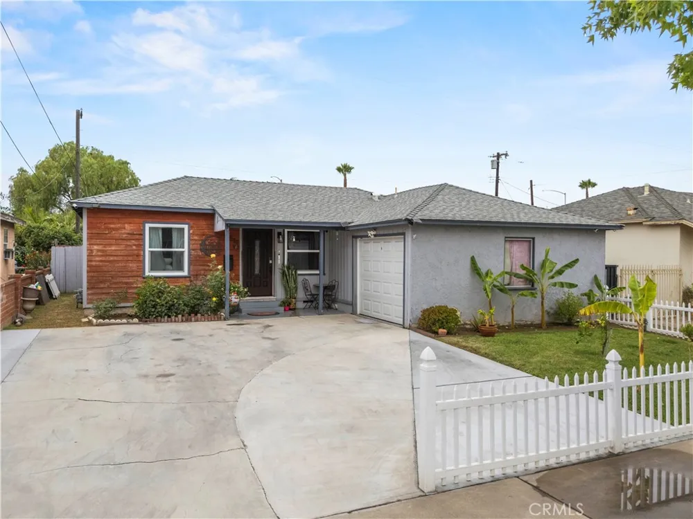 15517 S Denver Gardena, CA 90248