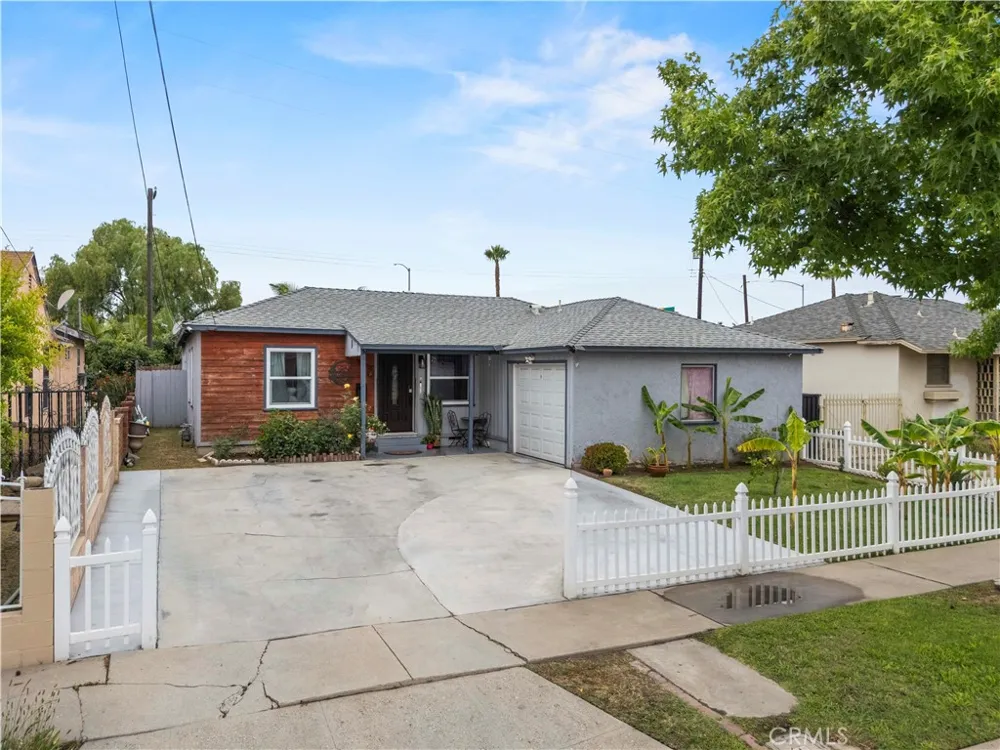 15517 S Denver Gardena, CA 90248