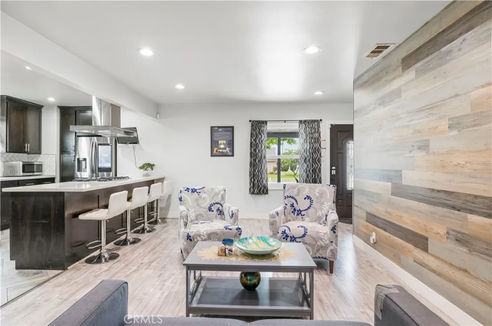 15517 S Denver Gardena, CA 90248