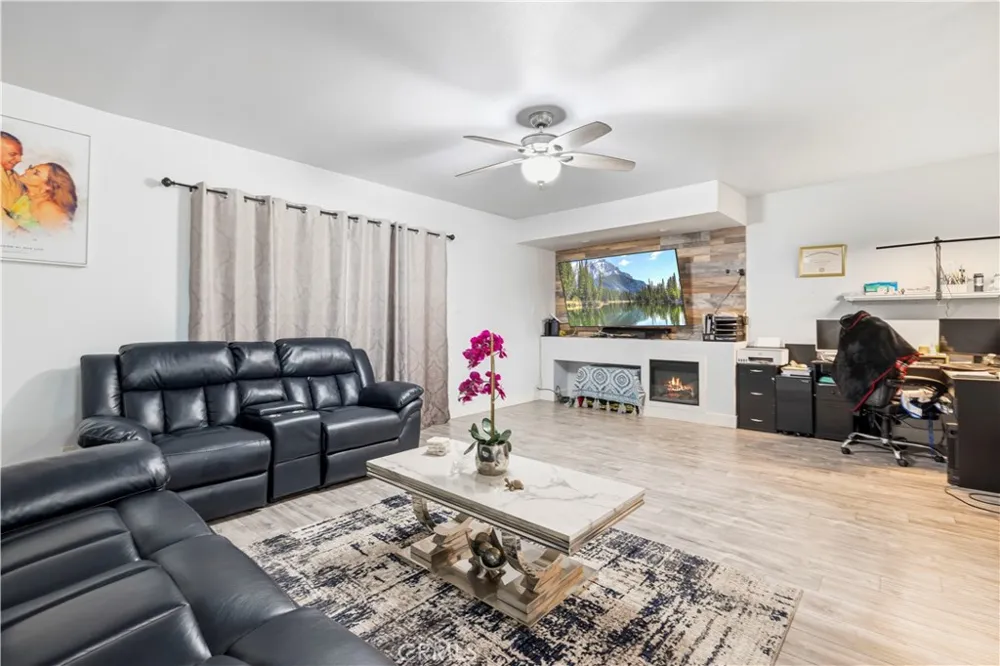 15517 S Denver Gardena, CA 90248