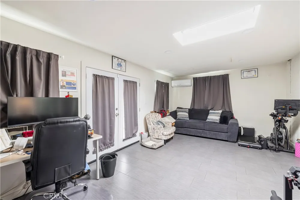 15517 S Denver Gardena, CA 90248