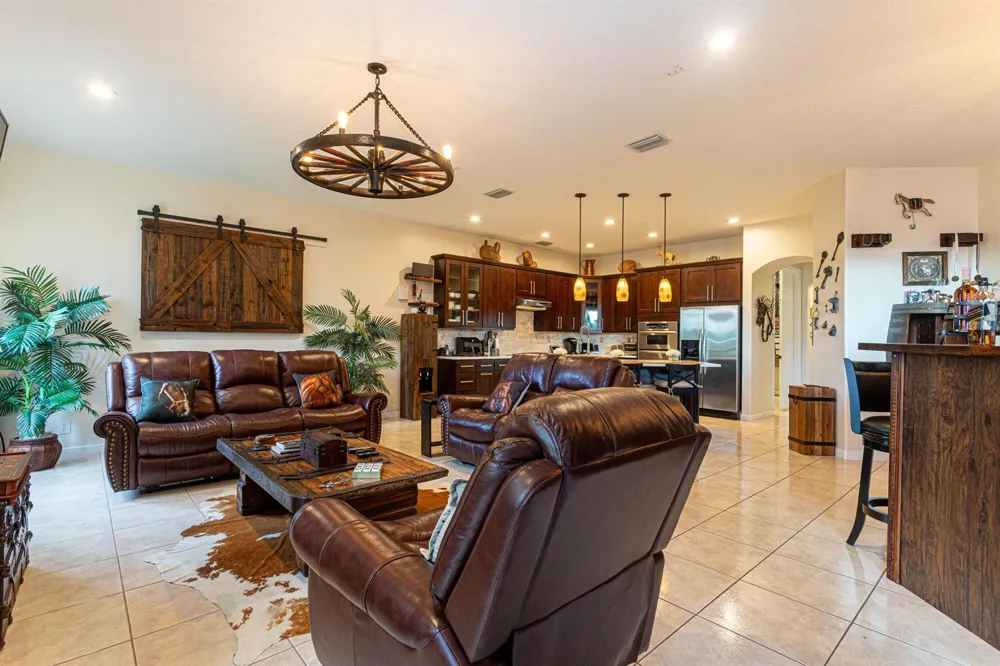 1811 WALDORF DRIVE Royal Palm Beach, FL 33411