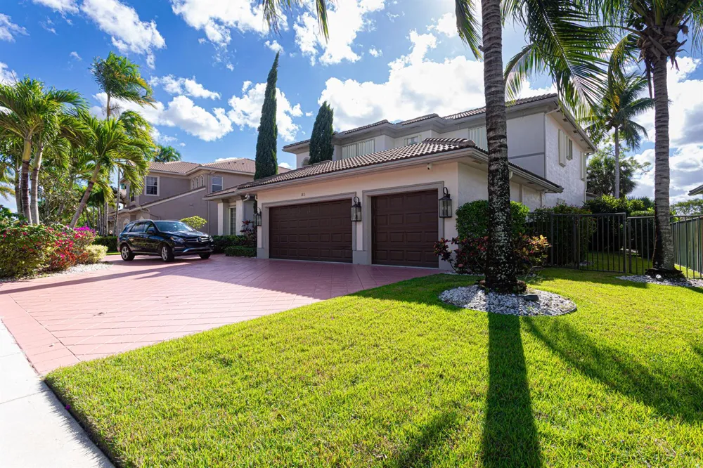 1811 WALDORF DRIVE Royal Palm Beach, FL 33411
