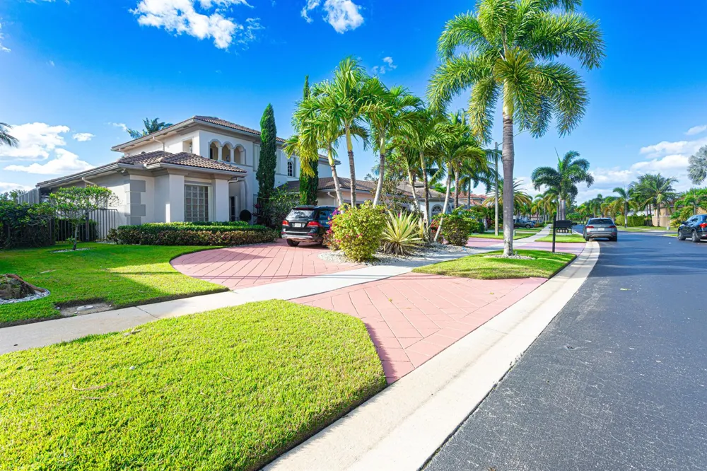1811 WALDORF DRIVE Royal Palm Beach, FL 33411