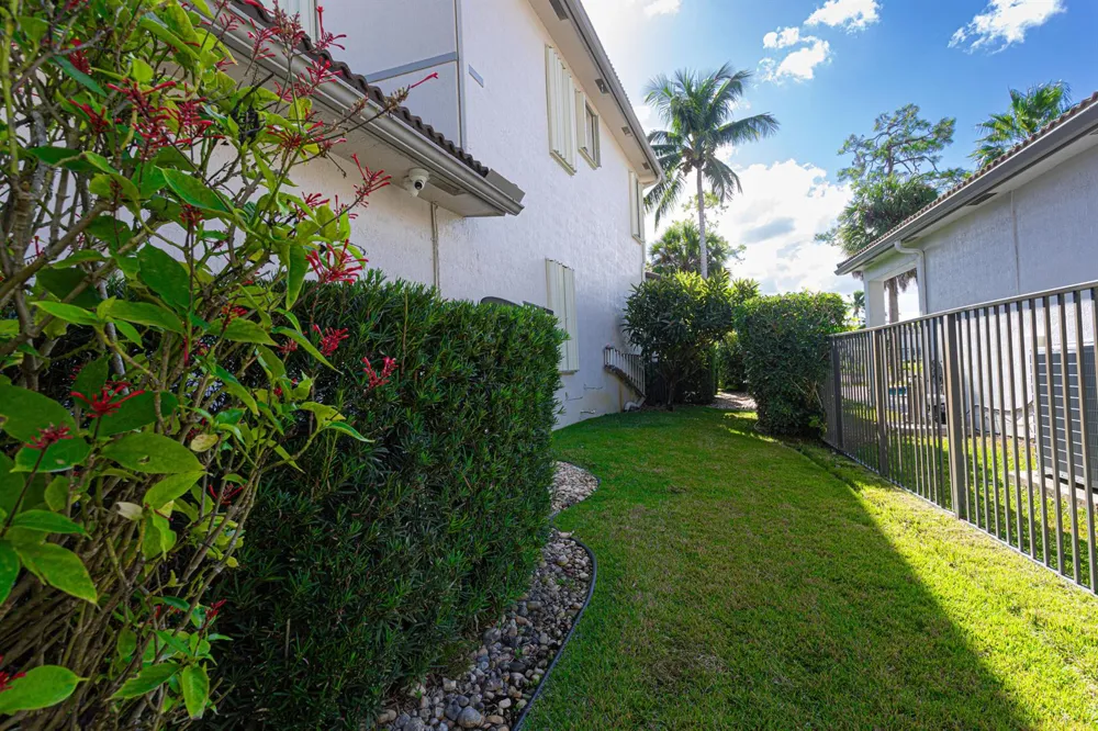 1811 WALDORF DRIVE Royal Palm Beach, FL 33411