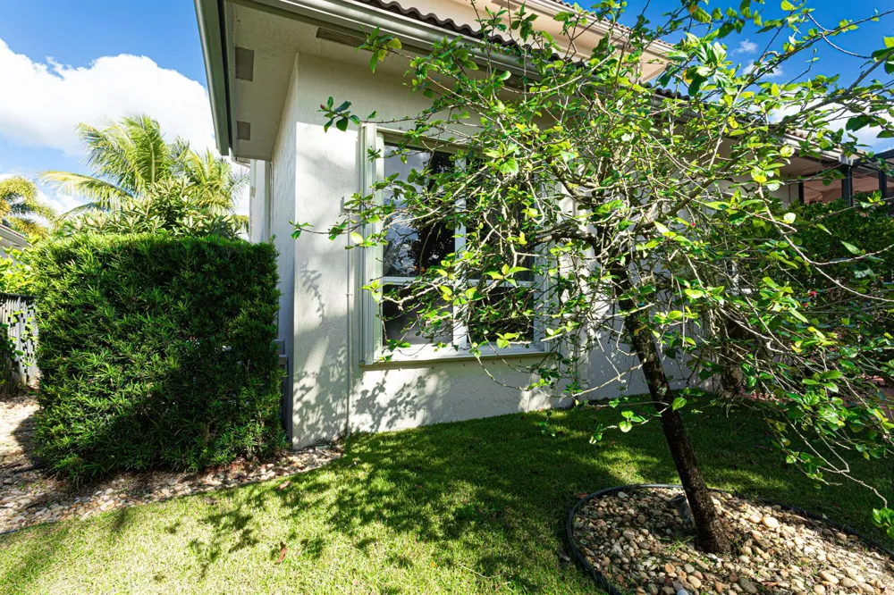 1811 WALDORF DRIVE Royal Palm Beach, FL 33411