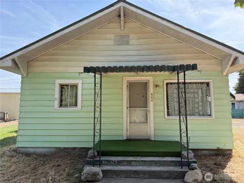 602 SE Trinity Avenue
