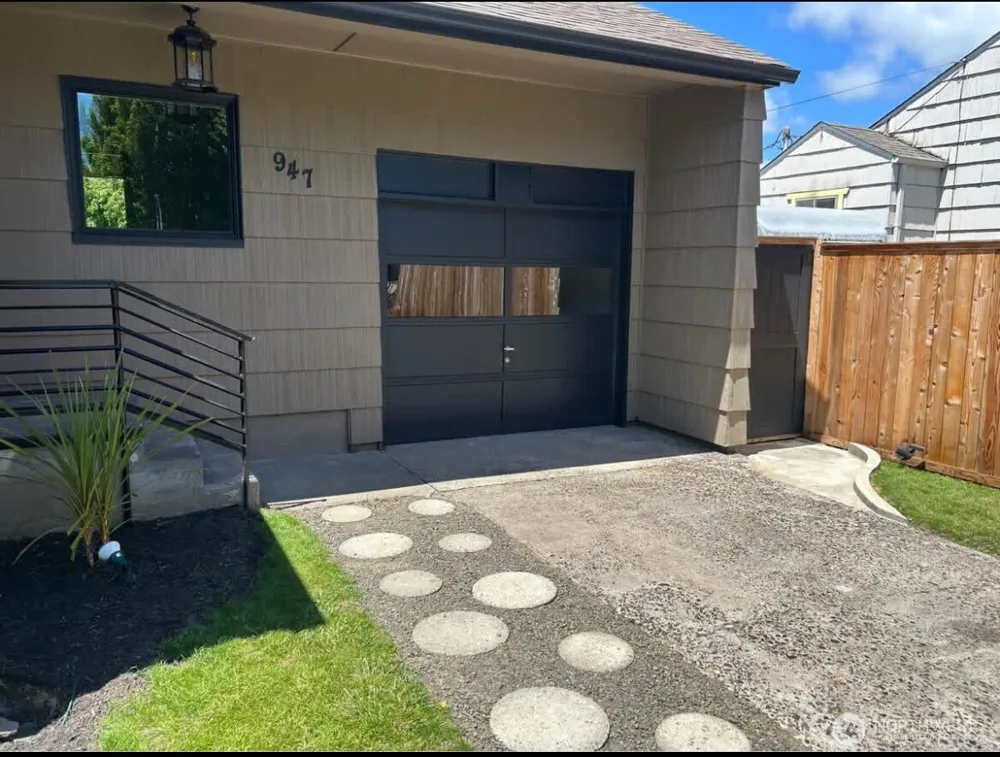 947 20th Avenue Longview, WA 98632
