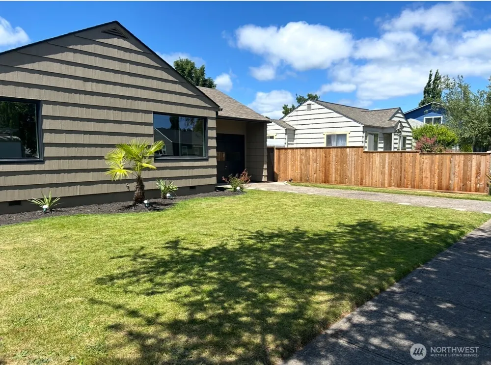 947 20th Avenue Longview, WA 98632