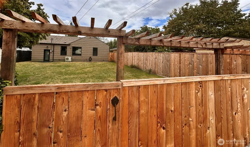 947 20th Avenue Longview, WA 98632