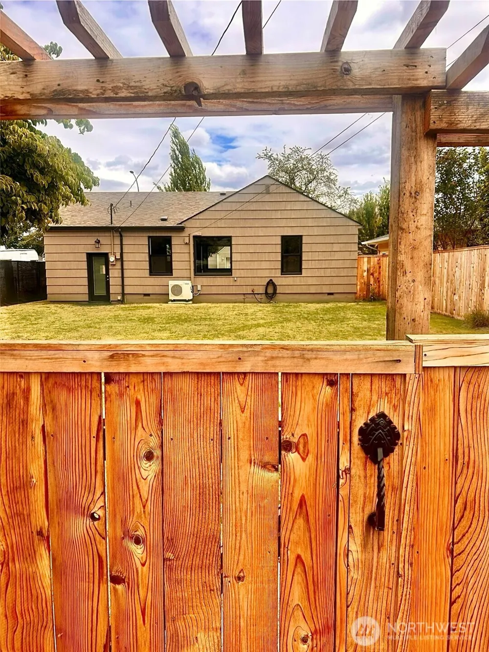 947 20th Avenue Longview, WA 98632