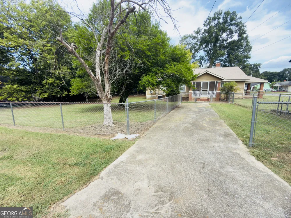 1116 Brooks ST Cedartown, GA 30125