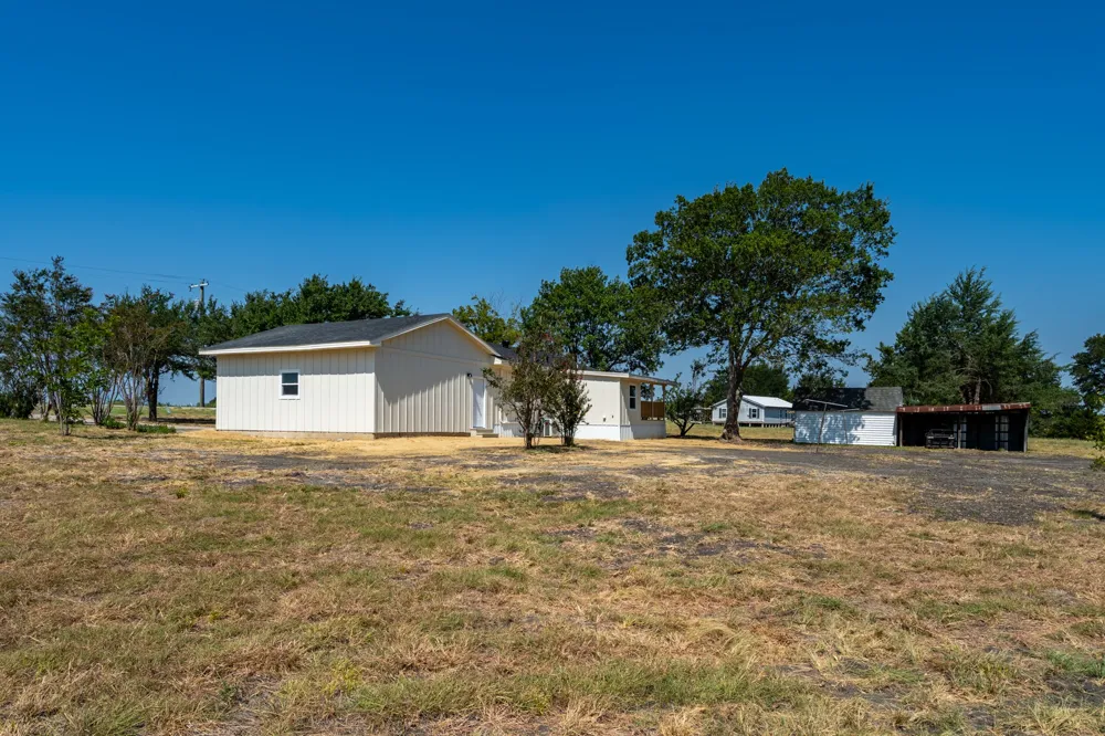 9415 STATE HIGHWAY 50 Ladonia, TX 75449