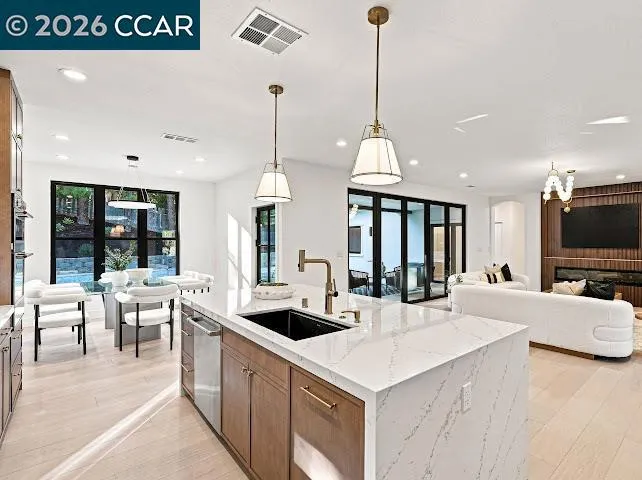 27 Crest Ave Alamo, CA 94507