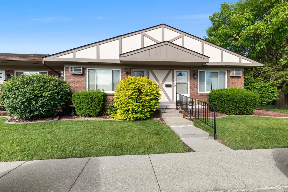 25352 Potomac Drive #7 South Lyon, MI 48178