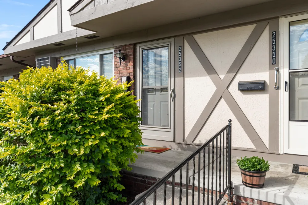 25352 Potomac Drive #7 South Lyon, MI 48178
