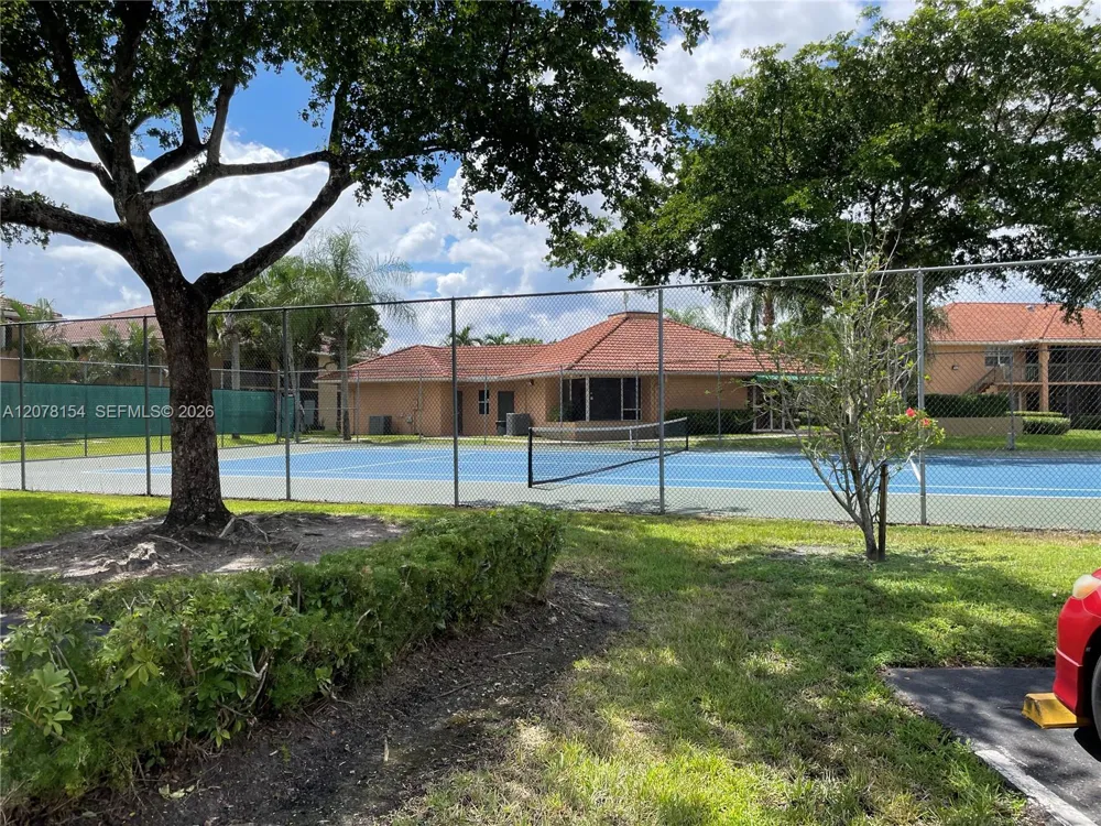 700 NW 103rd Ter #101 Pembroke Pines, FL 33026