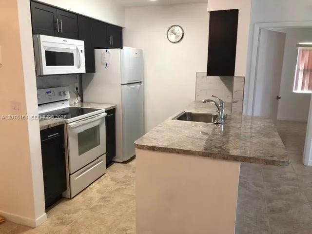 700 NW 103rd Ter #101 Pembroke Pines, FL 33026