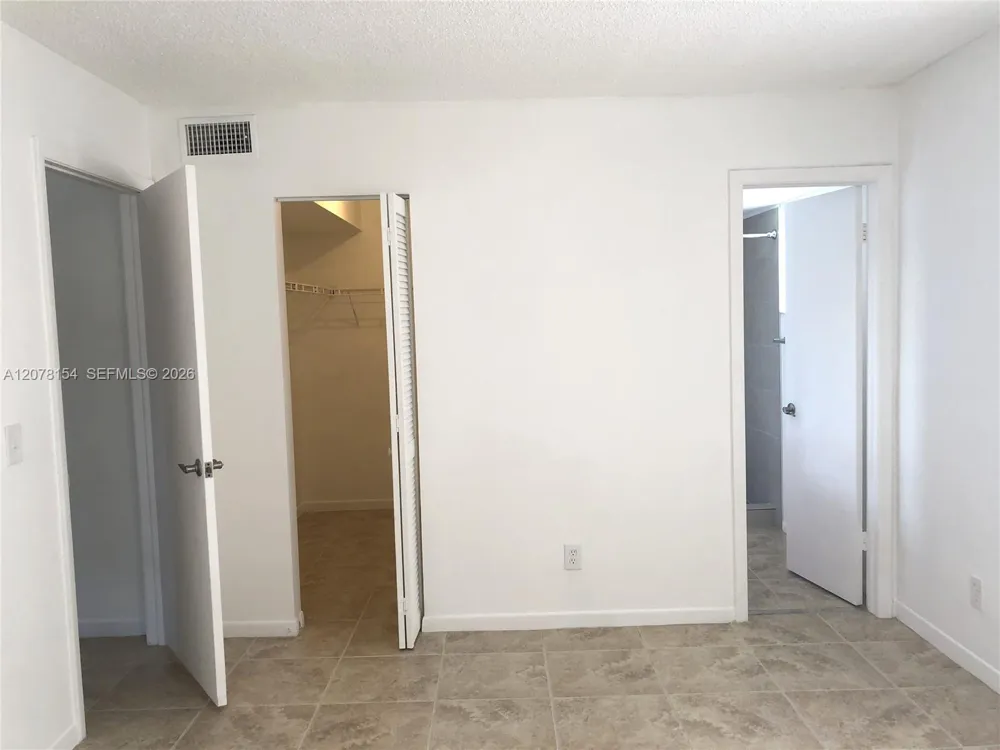 700 NW 103rd Ter #101 Pembroke Pines, FL 33026